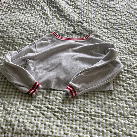 Light gray university of Utah V-neck cropped pullover - Picture 5 of 5